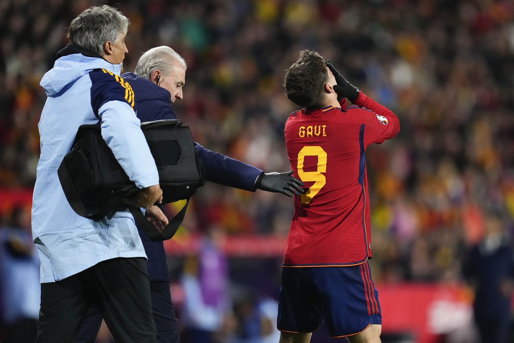 阿斯：首发的加维积极参与了逼抢，但西班牙在进攻端缺乏锐度