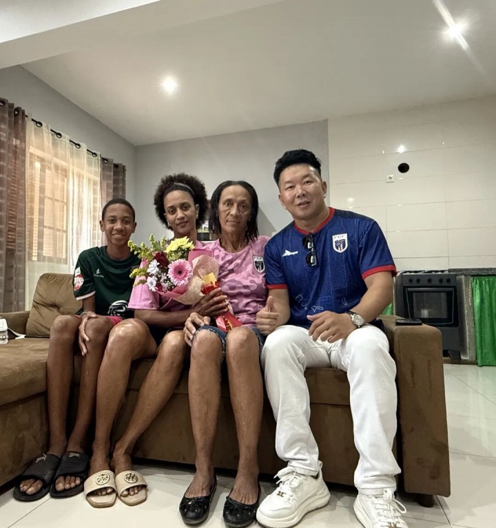 在佛得角的中国球迷：认识门将沃齐尼亚多年 当地球队工资1千多元