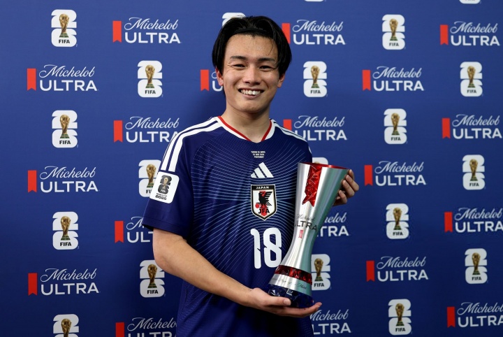 荷甲金靴2射1传！官方：上田绮世当选日本4-0突尼斯全场最佳