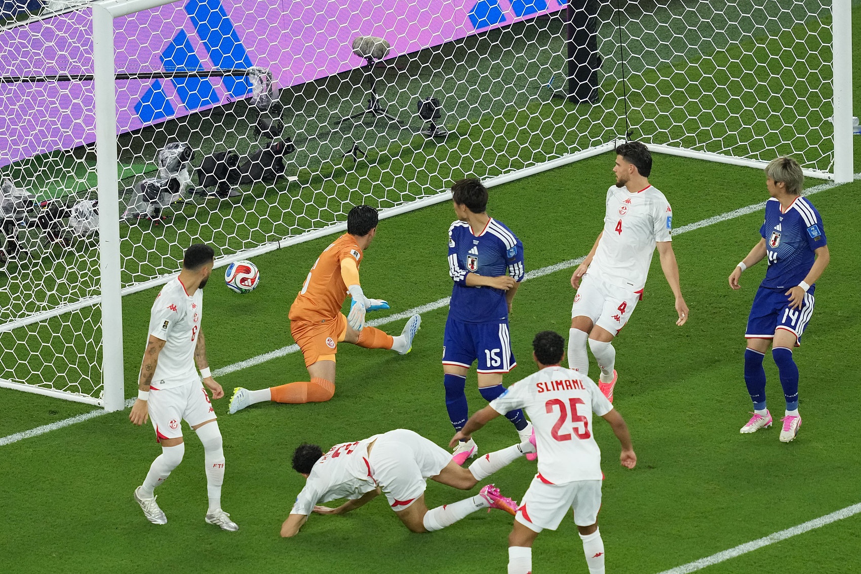 日本1-0领先突尼斯！镰田大地4分钟闪击，脚后跟破门+连场建功